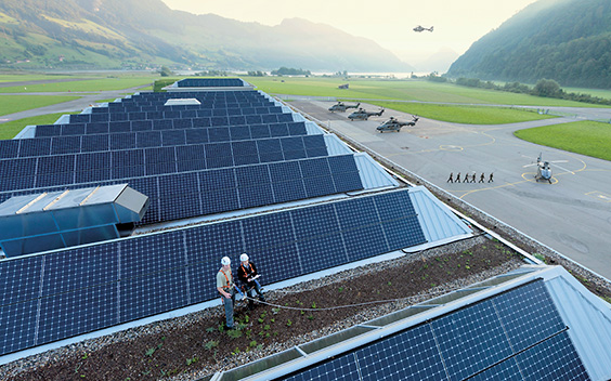 Das Bild zeigt die Solaranlage des VBS in Alpnach.