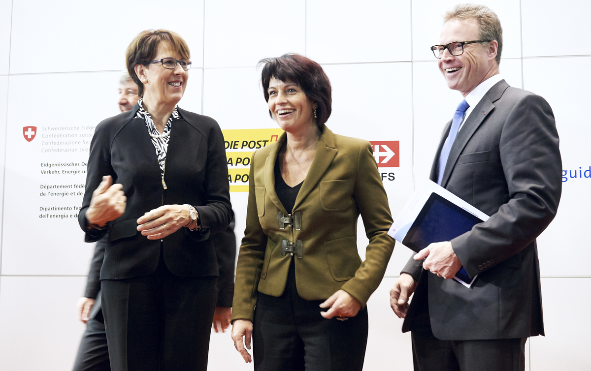 Susanne Ruoff (Konzernchefin Schweizerische Post), Bundesraetin Doris Leuthard und Andreas Meyer (CEO SBB) vor der Medienkonferenz 