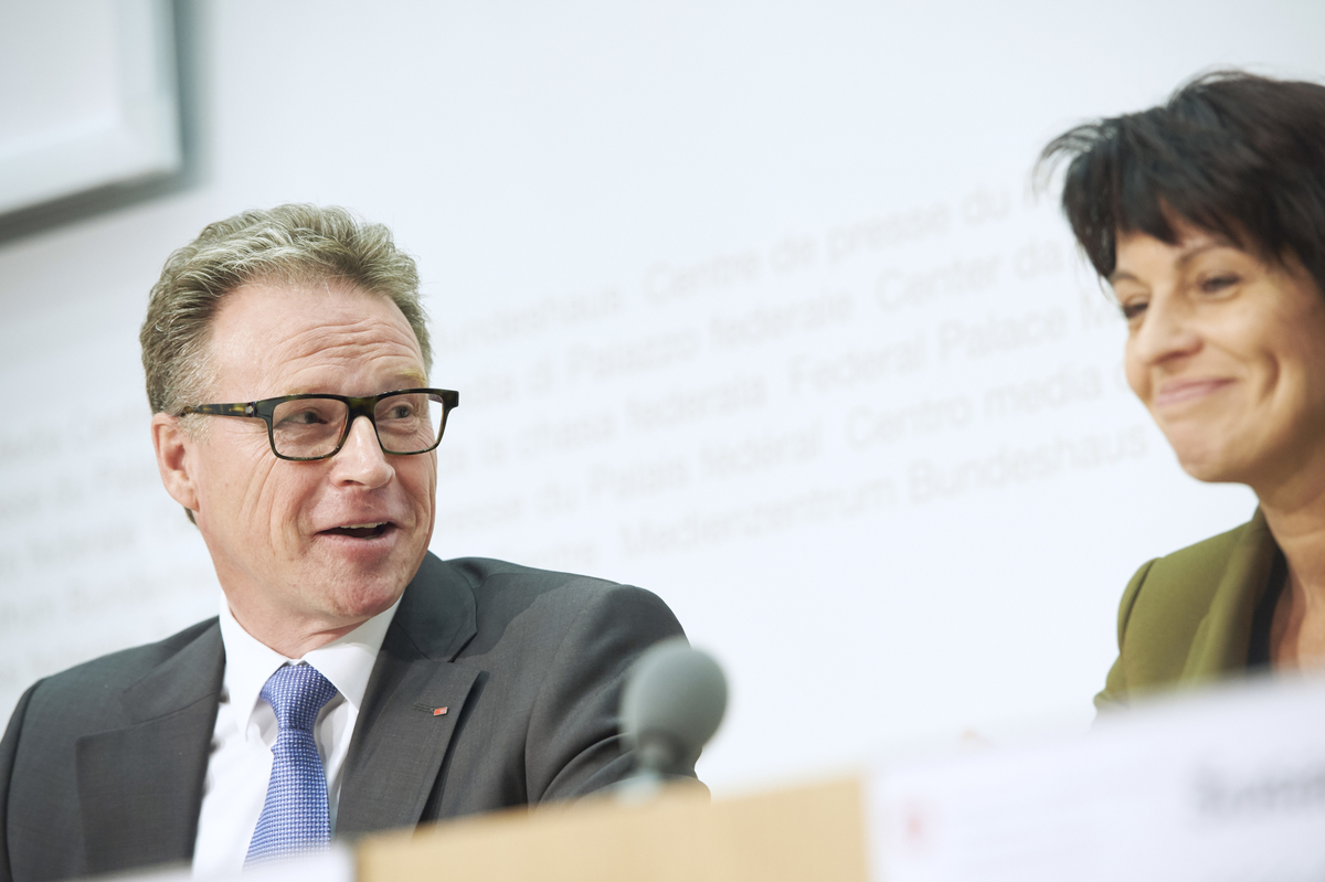 Andreas Meyer (CEO SBB) und Bundesrätin Doris Leuthard an der Medienkonferenz 