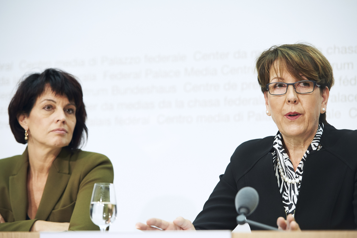 Bundesrätin Doris Leuthard und Susanne Ruoff (Konzernchefin Schweizerische Post) an der Medienkonferenz 